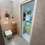 Apartman And Roberto B. *