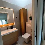 Apartman And Roberto B. Valun