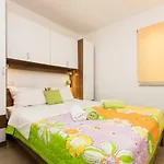 Apartman And Roberto B.