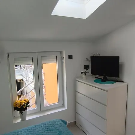 Appartement And Roberto B. *