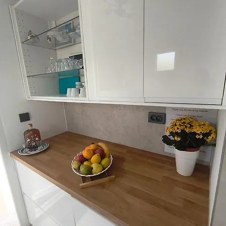 Appartement And Roberto B. *