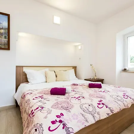 Apartments&rooms Roberto B. * Valun