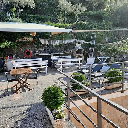 And Roberto B. Apartment *