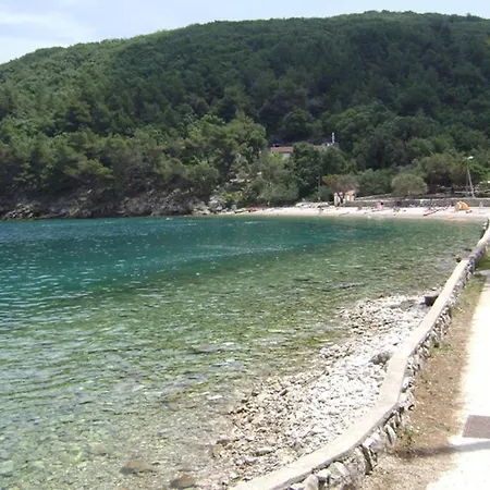 And Roberto B. Lägenhet Valun