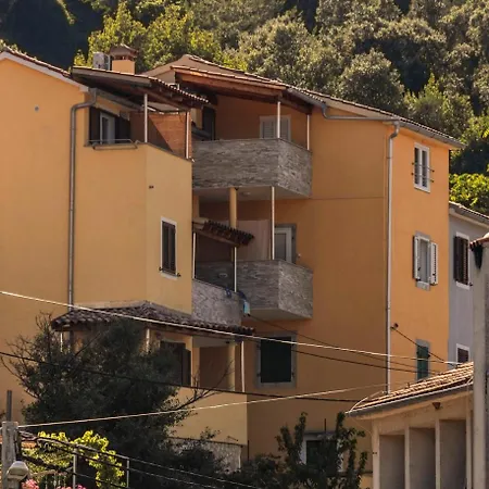 And Roberto B. Lägenhet Valun