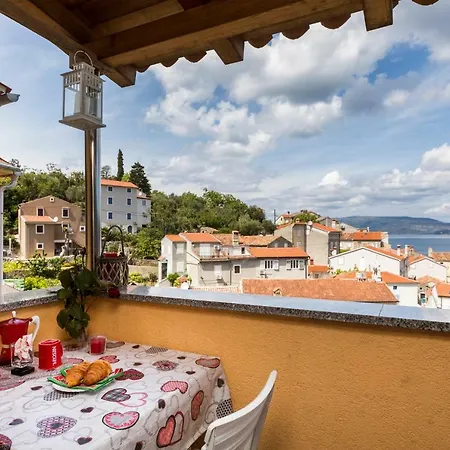 Lägenhet And Roberto B. Valun