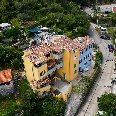 Apartment And Roberto B. Valun