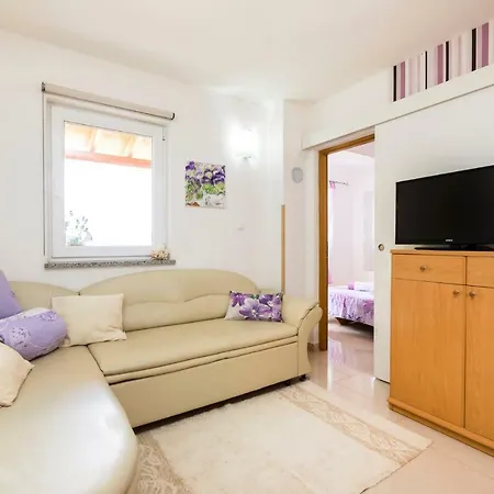 And Roberto B. Lägenhet *