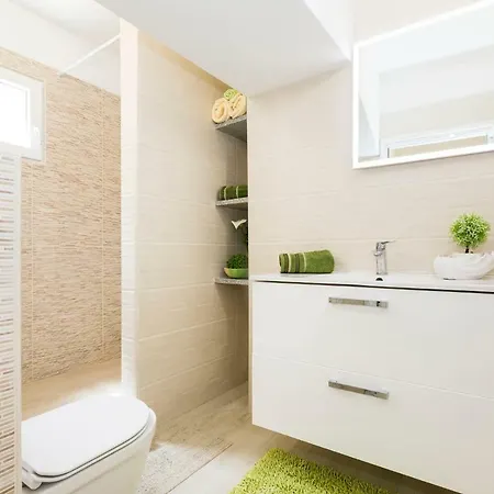 And Roberto B. Lägenhet Valun