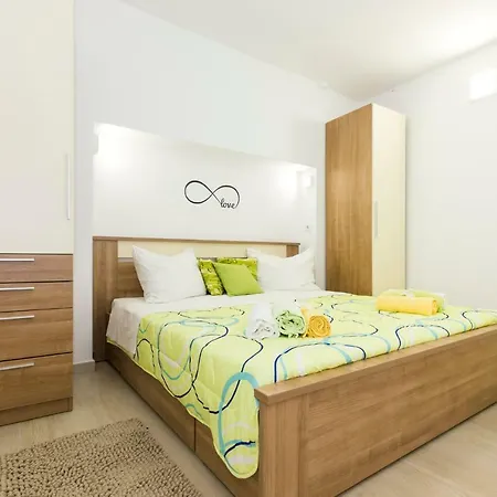 And Roberto B. Lägenhet