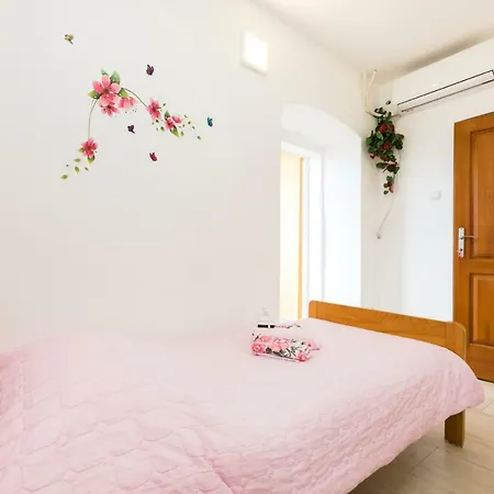 And Roberto B. Apartment