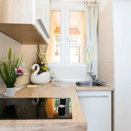 And Roberto B. * Valun