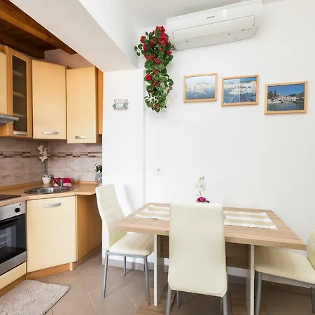 And Roberto B. Lägenhet Valun