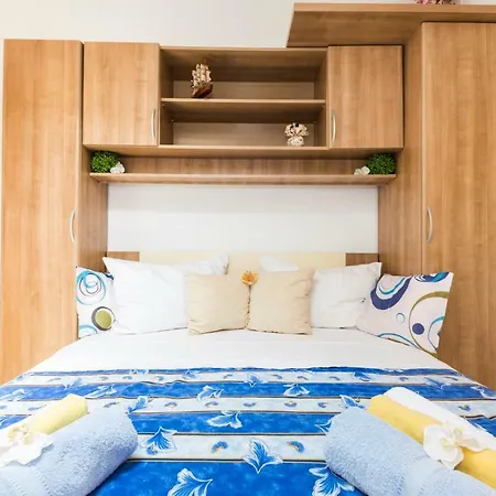 And Roberto B. Apartment Valun