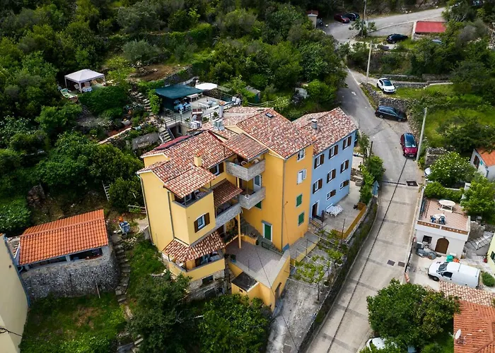 Apartment And Roberto B. Valun