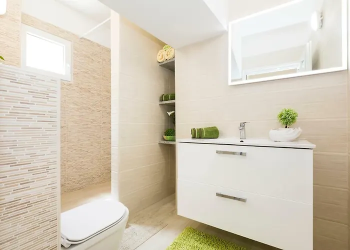 And Roberto B. Apartment Valun
