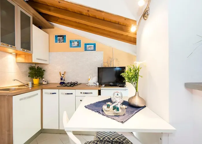 And Roberto B. Apartment *