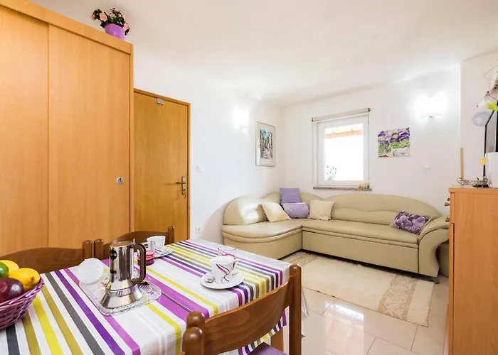 And Roberto B. Apartment *