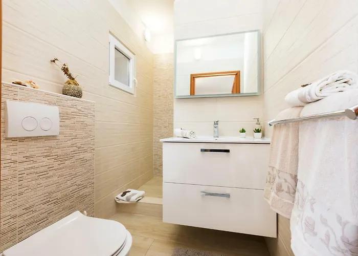 And Roberto B. Apartment *
