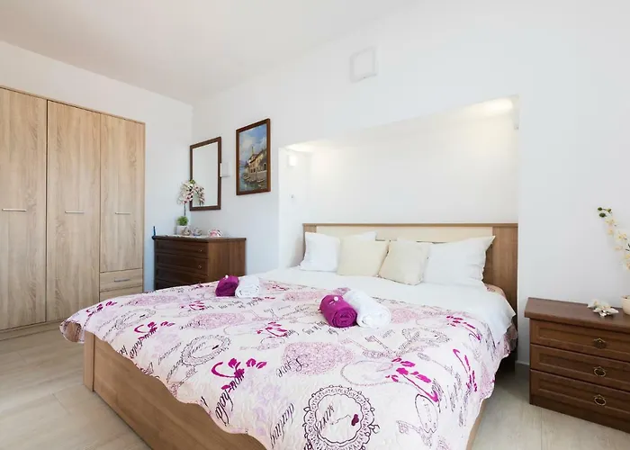 And Roberto B. شقة