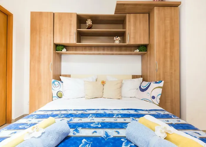 And Roberto B. Apartment Valun