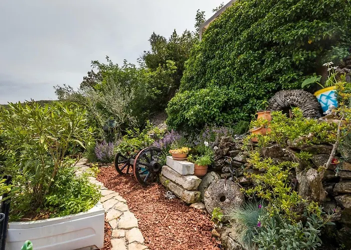 شقة And Roberto B. فالون