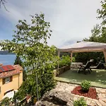 Apartmán And Roberto B.
