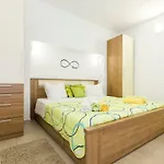 And Roberto B. Apartmán