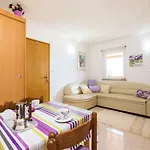 And Roberto B. Apartmán *
