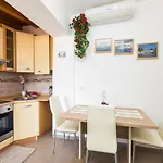 And Roberto B. Apartmán Valun