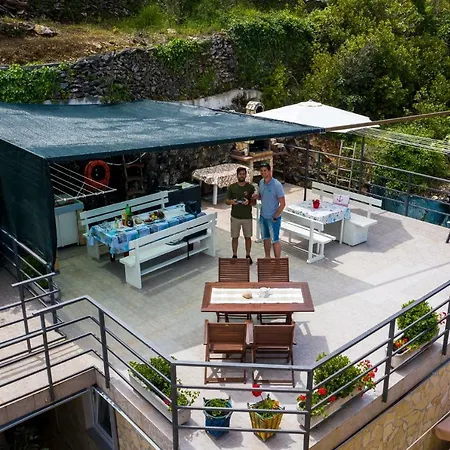 Lägenhet And Roberto B. Valun