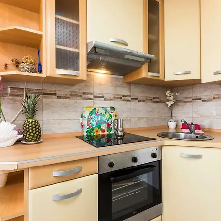 Lägenhet And Roberto B. Valun