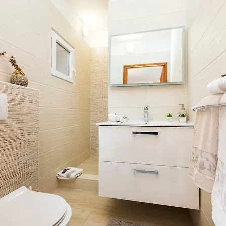 And Roberto B. Lägenhet *